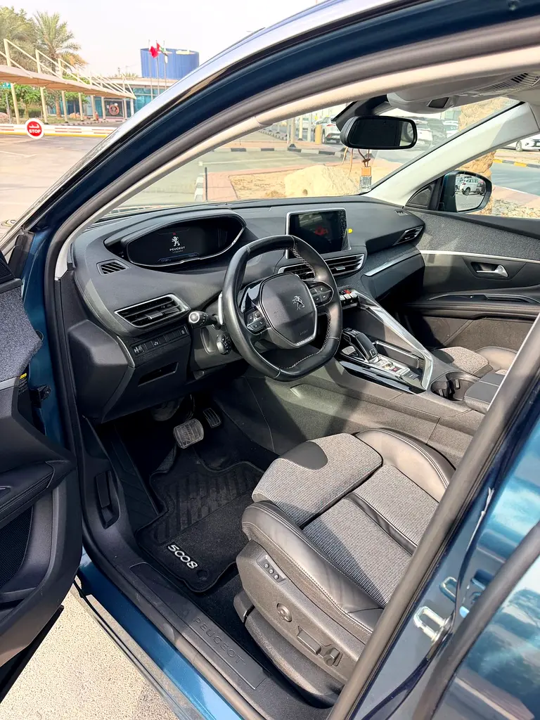 PEUGEOT 5008 FULL OPTION GCC SPECS SINGLE OWNER FULL SERVICE HISTORY AVAILABLE - Image 12
