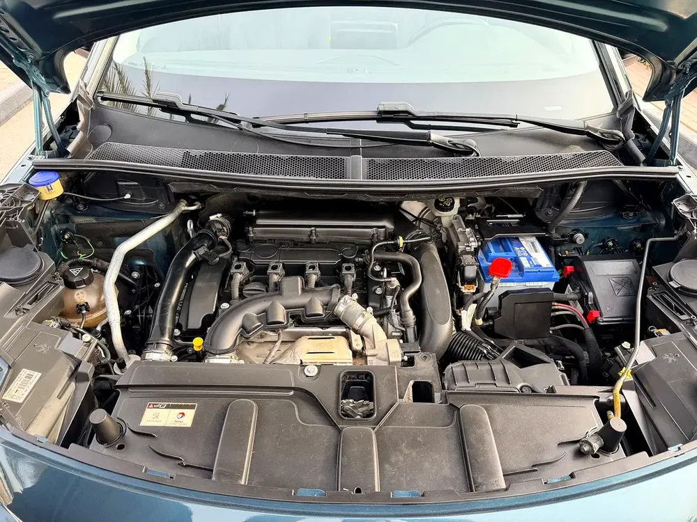 PEUGEOT 5008 FULL OPTION GCC SPECS SINGLE OWNER FULL SERVICE HISTORY AVAILABLE - Image 19