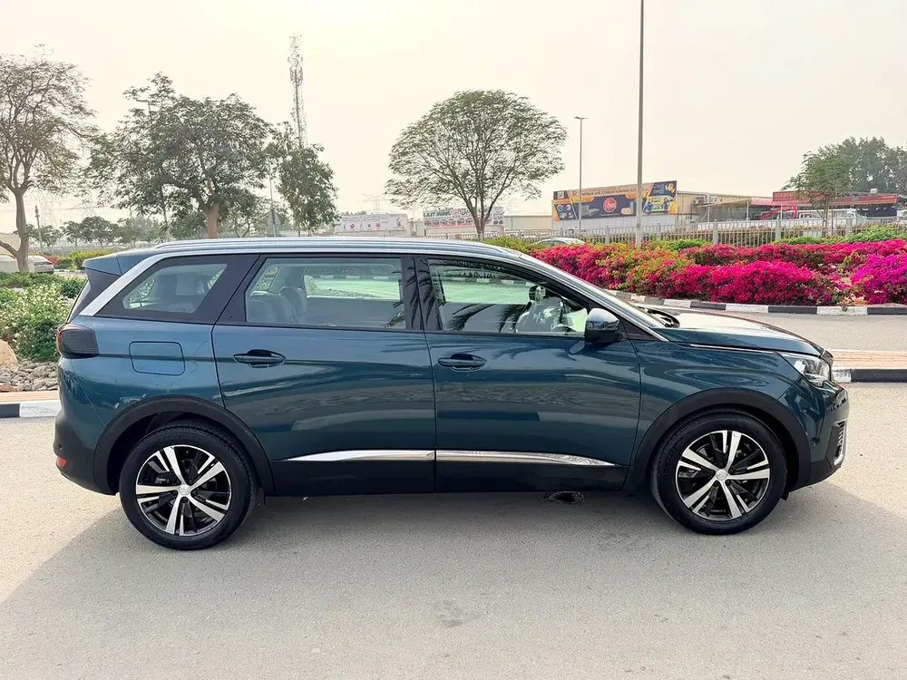 PEUGEOT 5008 FULL OPTION GCC SPECS SINGLE OWNER FULL SERVICE HISTORY AVAILABLE - Image 5