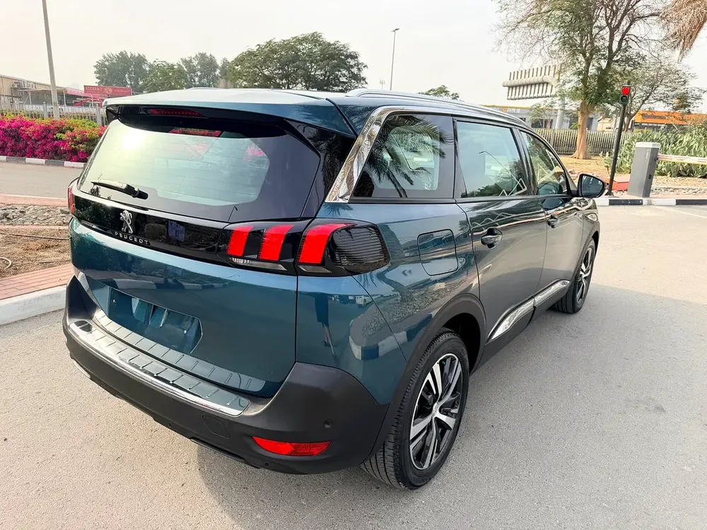 PEUGEOT 5008 FULL OPTION GCC SPECS SINGLE OWNER FULL SERVICE HISTORY AVAILABLE - Image 6