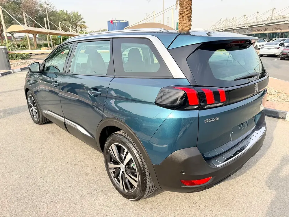 PEUGEOT 5008 FULL OPTION GCC SPECS SINGLE OWNER FULL SERVICE HISTORY AVAILABLE - Image 8