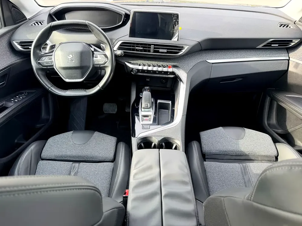 PEUGEOT 5008 FULL OPTION GCC SPECS SINGLE OWNER FULL SERVICE HISTORY AVAILABLE - Image 9