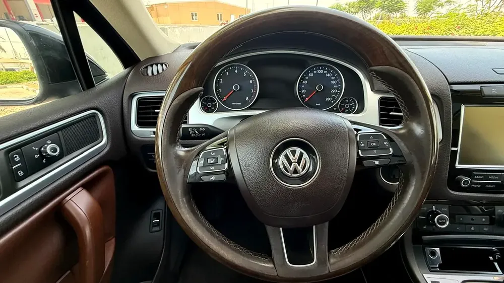 2013 Volkswagen Touareg Highline | G.C.C | Full Options - Image 12