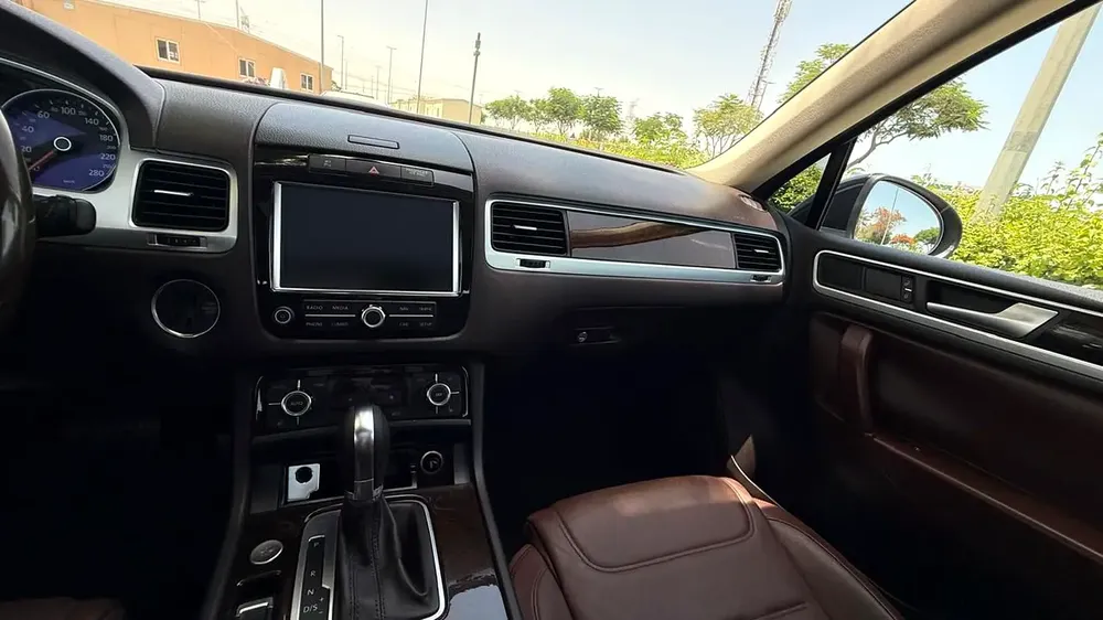 2013 Volkswagen Touareg Highline | G.C.C | Full Options - Image 16