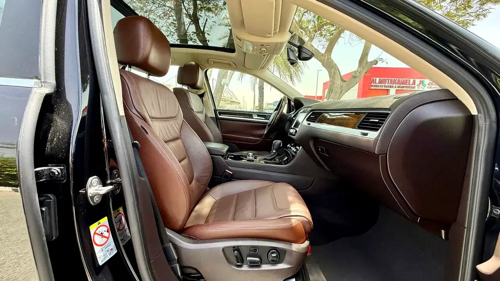 2013 Volkswagen Touareg Highline | G.C.C | Full Options - Image 17