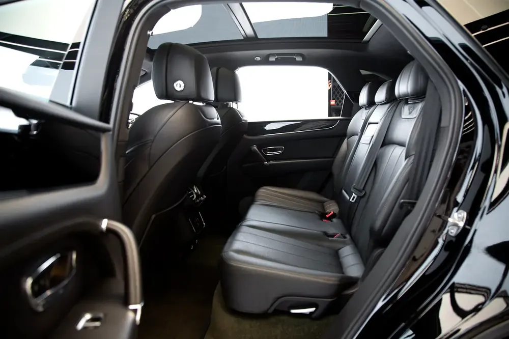 BENTAYGA W12 - CARBON EXTERIOR - PANORAMIC ROOF - WARRANTY AVAILABLE - Image 10