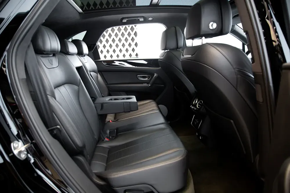 BENTAYGA W12 - CARBON EXTERIOR - PANORAMIC ROOF - WARRANTY AVAILABLE - Image 11