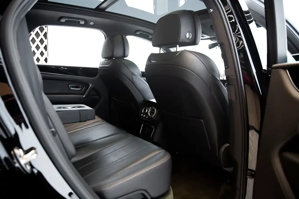 BENTAYGA W12 - CARBON EXTERIOR - PANORAMIC ROOF - WARRANTY AVAILABLE - Image 12