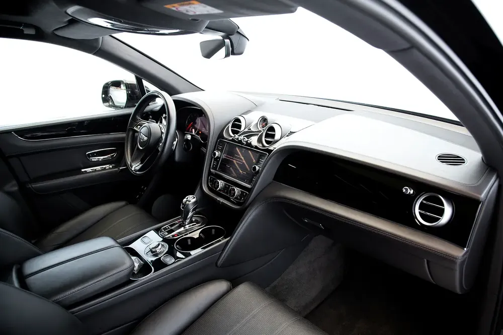 BENTAYGA W12 - CARBON EXTERIOR - PANORAMIC ROOF - WARRANTY AVAILABLE - Image 13