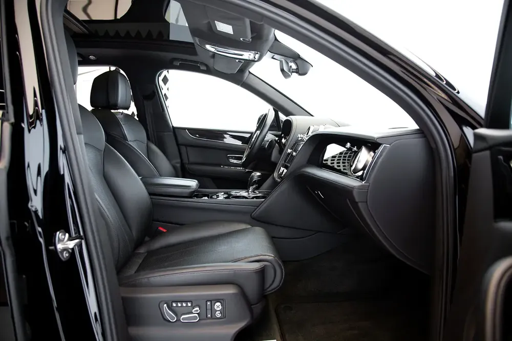 BENTAYGA W12 - CARBON EXTERIOR - PANORAMIC ROOF - WARRANTY AVAILABLE - Image 14