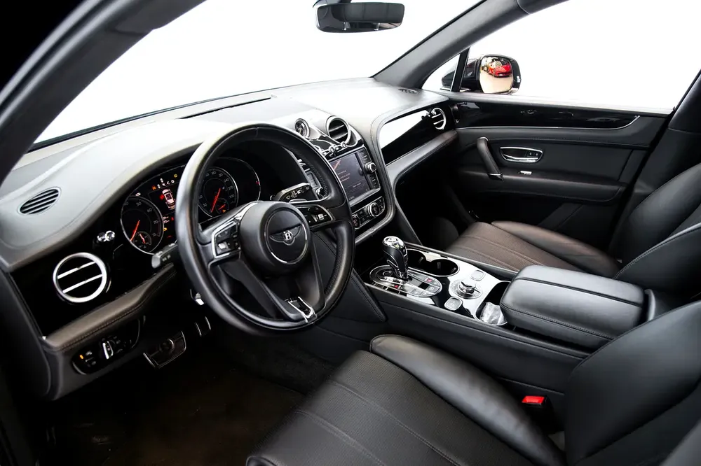 BENTAYGA W12 - CARBON EXTERIOR - PANORAMIC ROOF - WARRANTY AVAILABLE - Image 7