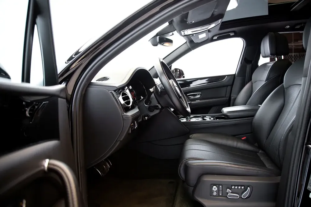 BENTAYGA W12 - CARBON EXTERIOR - PANORAMIC ROOF - WARRANTY AVAILABLE - Image 8