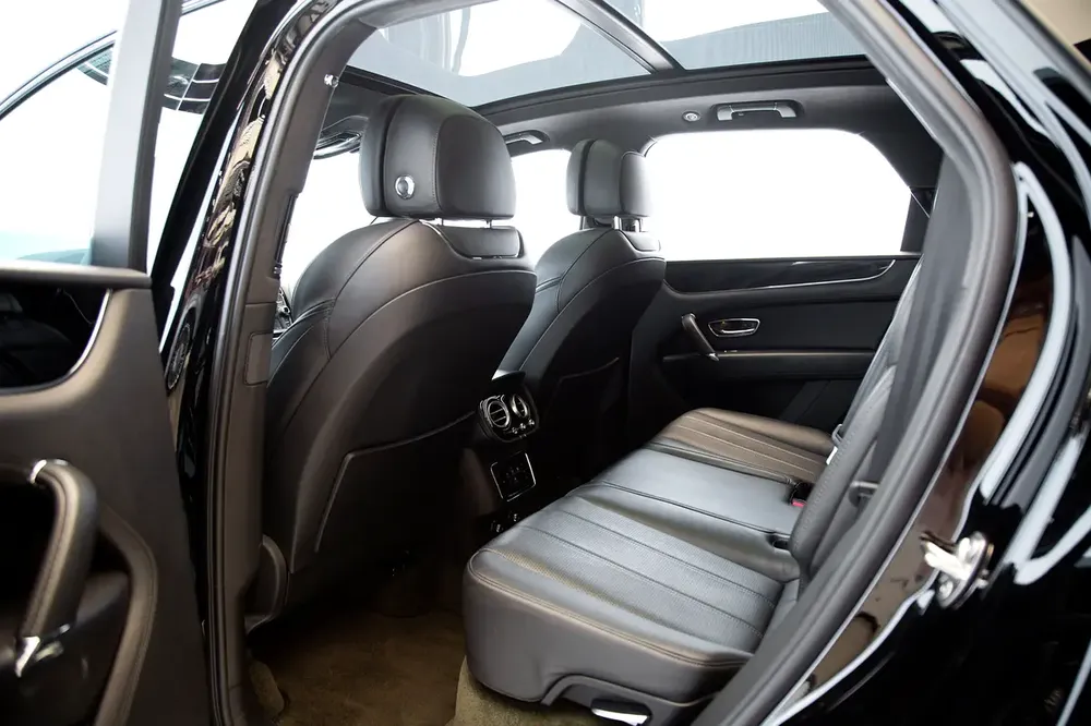 BENTAYGA W12 - CARBON EXTERIOR - PANORAMIC ROOF - WARRANTY AVAILABLE - Image 9