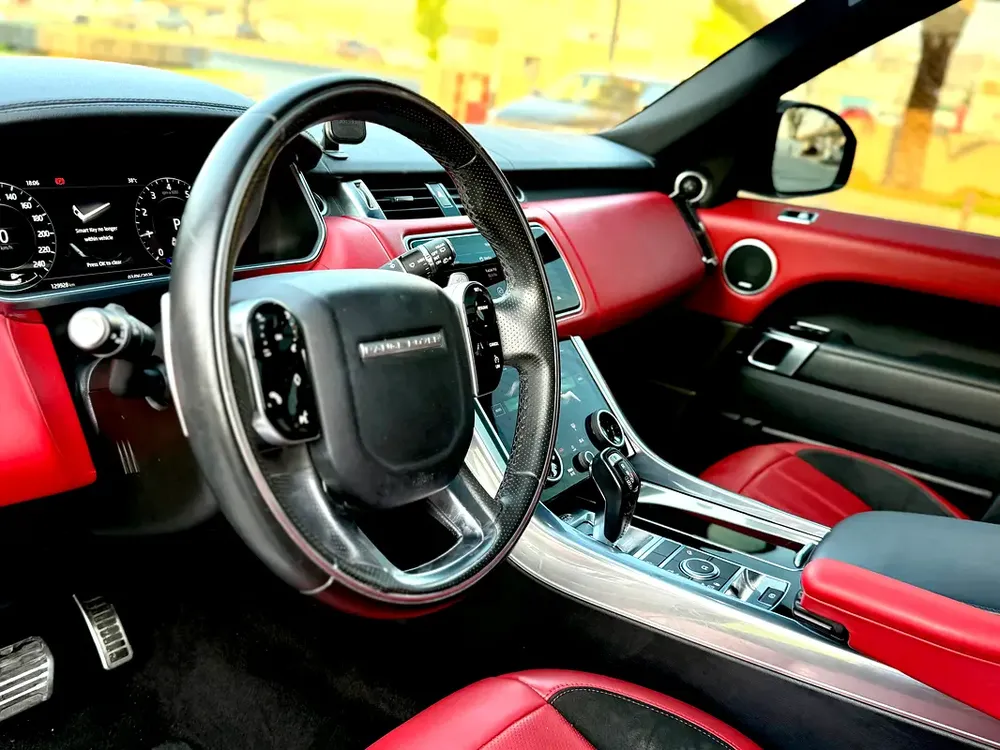 🔥 Range Rover Sport Supercharger 2019 GCC | Full service history with agency | Very Clean Car 🔥 - Image 6