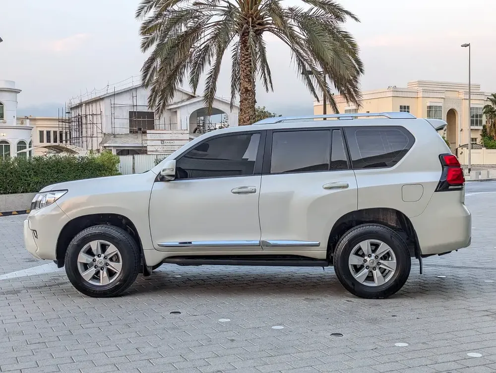 TOYOTA PRADO 2020 GCC V4 2.7L ACCIDENT FREE IN EXCELLENT CONDITION - Image 15