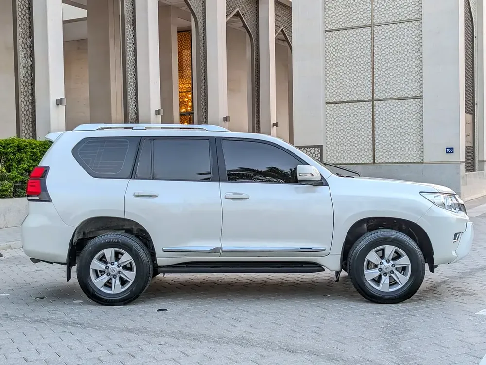 TOYOTA PRADO 2020 GCC V4 2.7L ACCIDENT FREE IN EXCELLENT CONDITION - Image 16