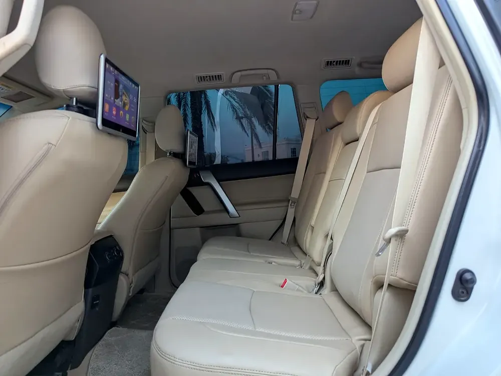 TOYOTA PRADO 2020 GCC V4 2.7L ACCIDENT FREE IN EXCELLENT CONDITION - Image 4