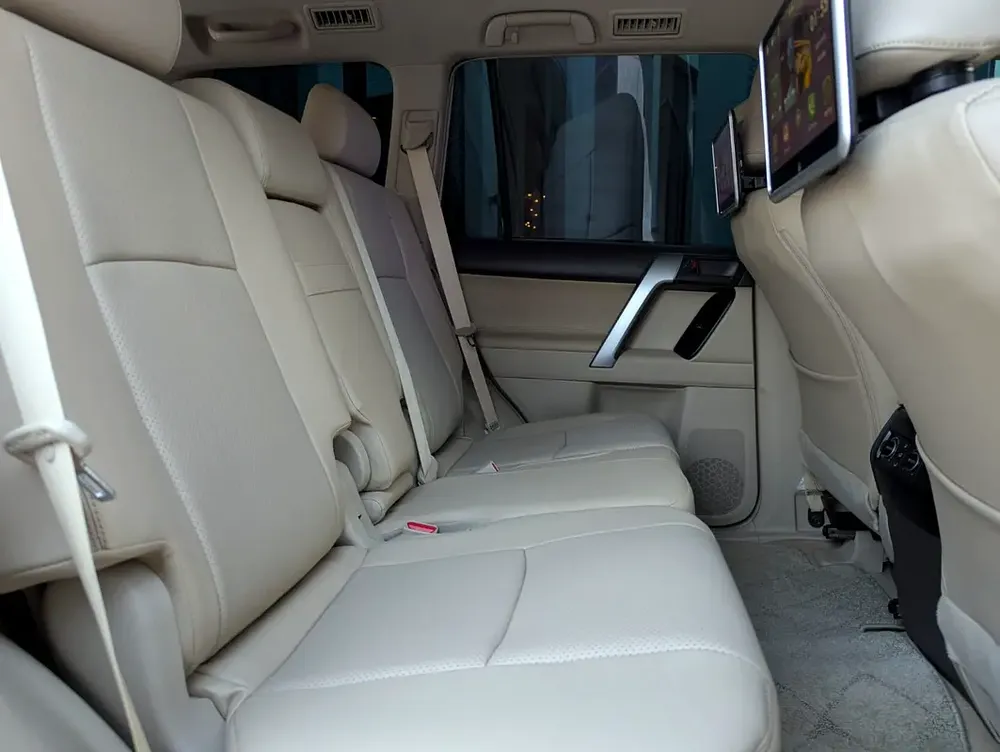 TOYOTA PRADO 2020 GCC V4 2.7L ACCIDENT FREE IN EXCELLENT CONDITION - Image 5