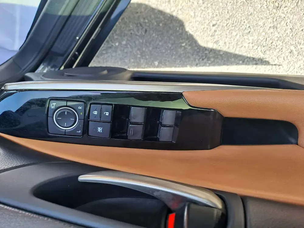 LEXUS IS300 2020 GCC V4 125000 KM ONLY VERY CLRAN CAR NO ACCIDENT - Image 15