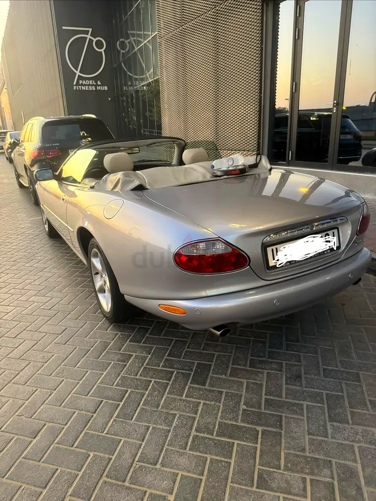 Jaguar XK8 2001 GCC specs Original Condition - Image 5