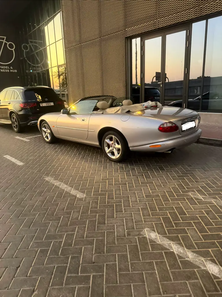 Jaguar XK8 2001 GCC specs Original Condition - Image 6