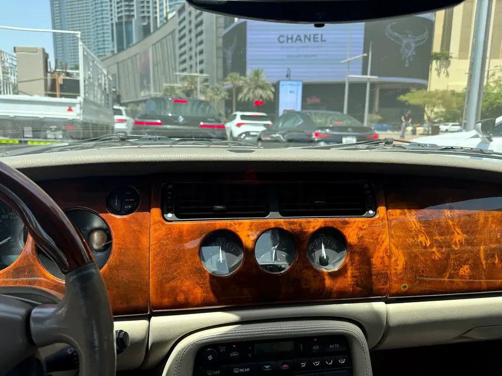 Jaguar XK8 2001 GCC specs Original Condition - Image 8