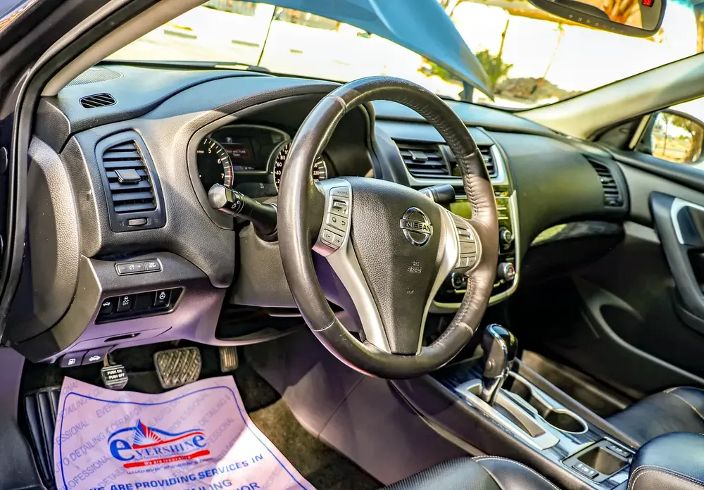 Nissan Altima SL 2018 - Top Option - Canadian Specs - Clean Title - Image 12