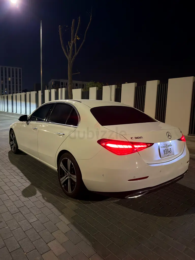 2025 Mercedes-Benz C-Class C300 - American Specs - Brand New Condition - Image 9