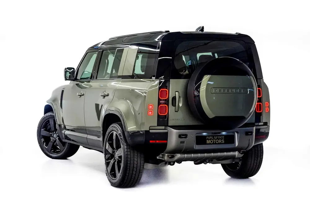 2025 Land Rover Defender - GCC Spec - Warranty and Lease to Own Available - Image 5