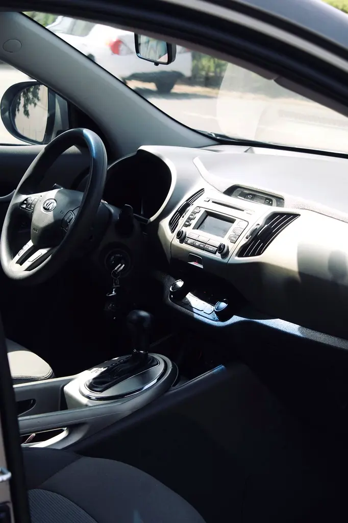 2014 Kia Sportage in excellent shape very low mileage - Image 11