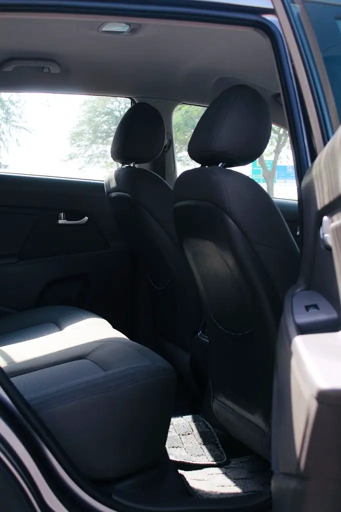 2014 Kia Sportage in excellent shape very low mileage - Image 12