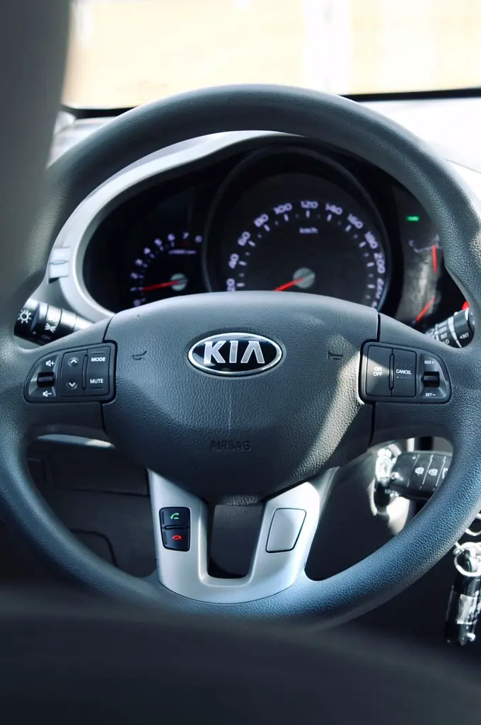2014 Kia Sportage in excellent shape very low mileage - Image 14