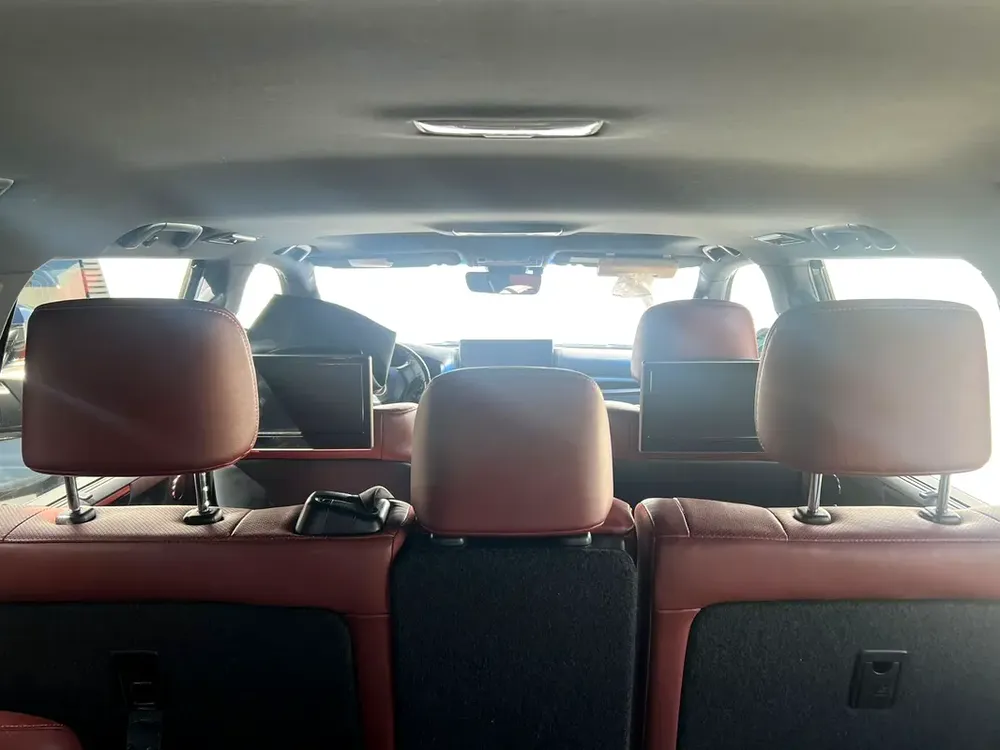 FOR SELL: 2018 Lexus LX 570 Platinum GCC – Luxury SUV in Excellent Condition - Image 8