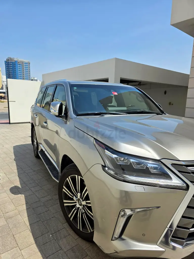 FOR SELL: 2018 Lexus LX 570 Platinum GCC – Luxury SUV in Excellent Condition - Image 9