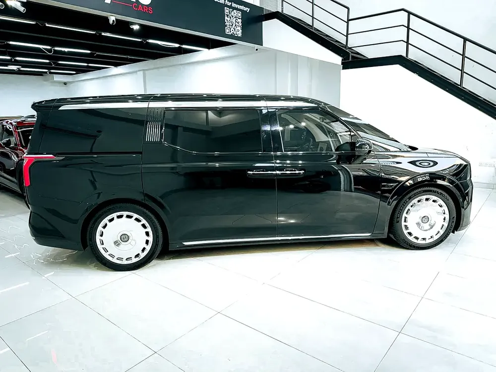 AED 5,200 // 20% DP // 2024 Zeekr 009 Grand Ultra Luxury 4-seater MPV Electric. - Image 5