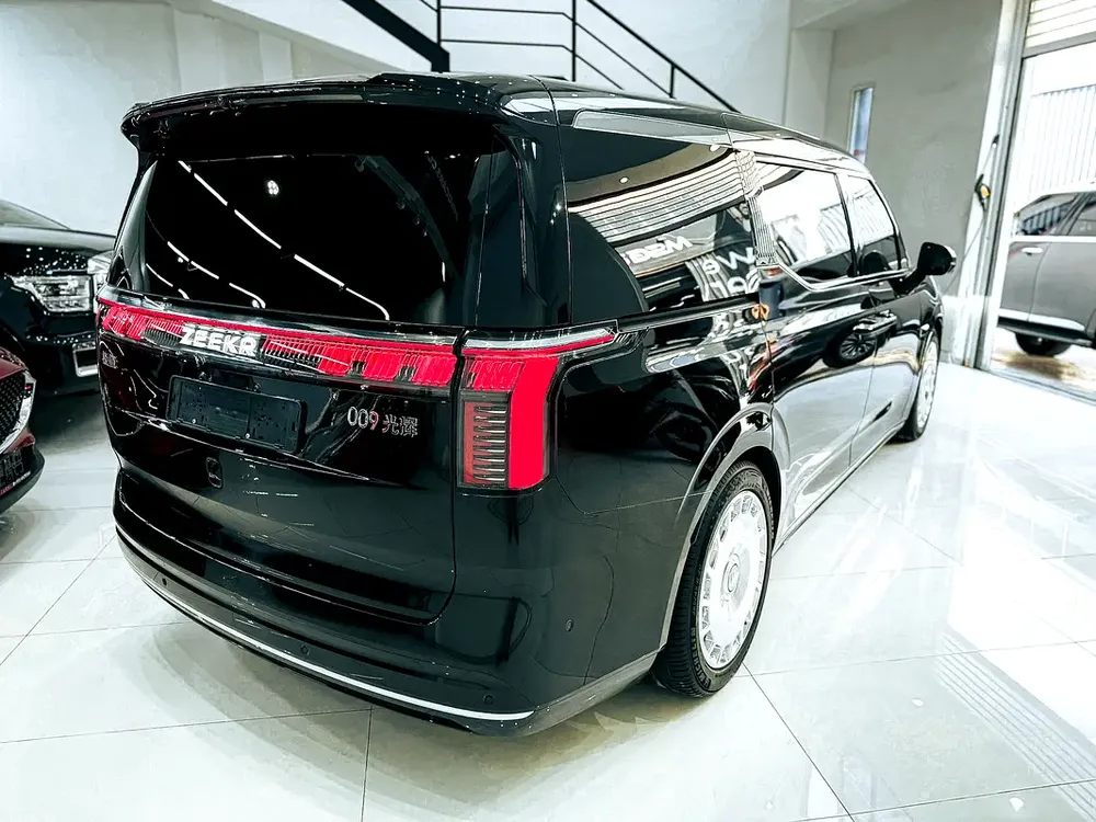 AED 5,200 // 20% DP // 2024 Zeekr 009 Grand Ultra Luxury 4-seater MPV Electric. - Image 7