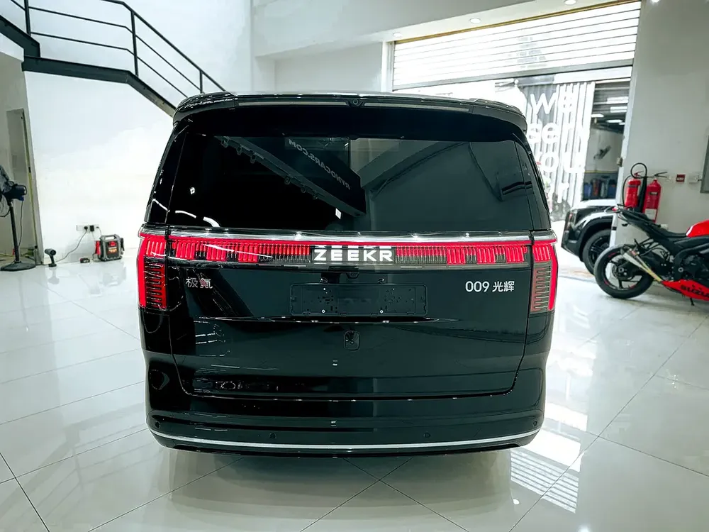 AED 5,200 // 20% DP // 2024 Zeekr 009 Grand Ultra Luxury 4-seater MPV Electric. - Image 9
