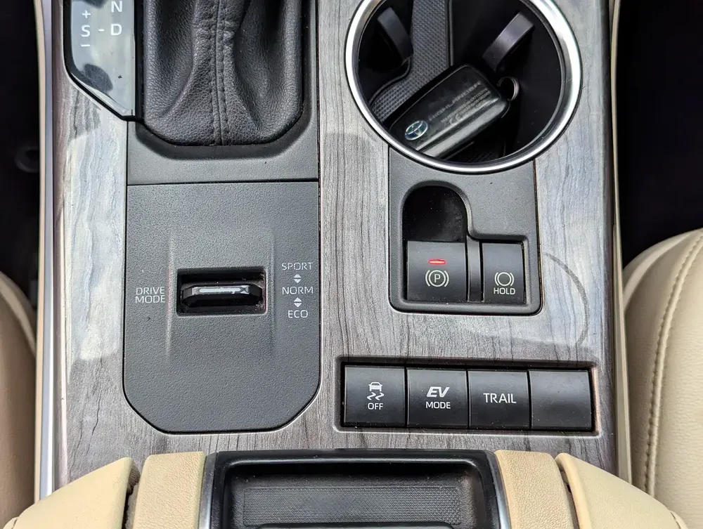 Toyota Highlander VXR Hybrid 2021 - GCC Specs - Pristine Condition - Image 14