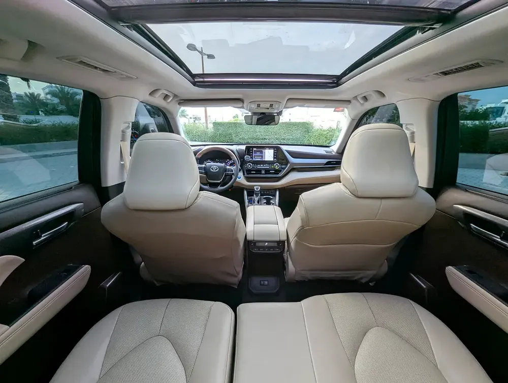 Toyota Highlander VXR Hybrid 2021 - GCC Specs - Pristine Condition - Image 4