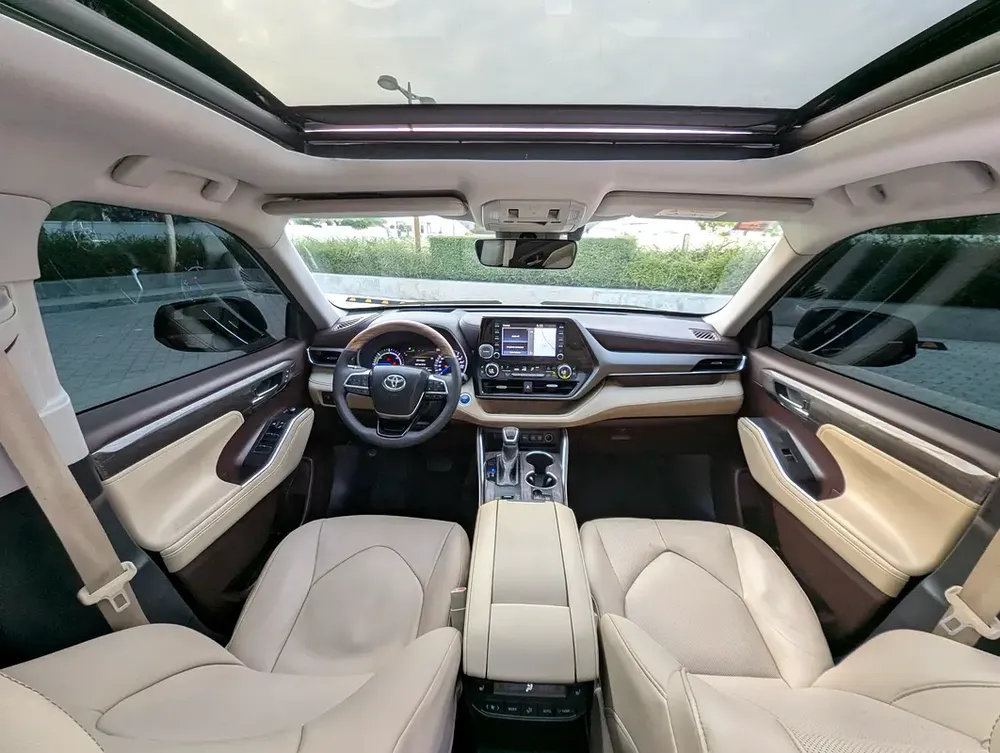 Toyota Highlander VXR Hybrid 2021 - GCC Specs - Pristine Condition - Image 5
