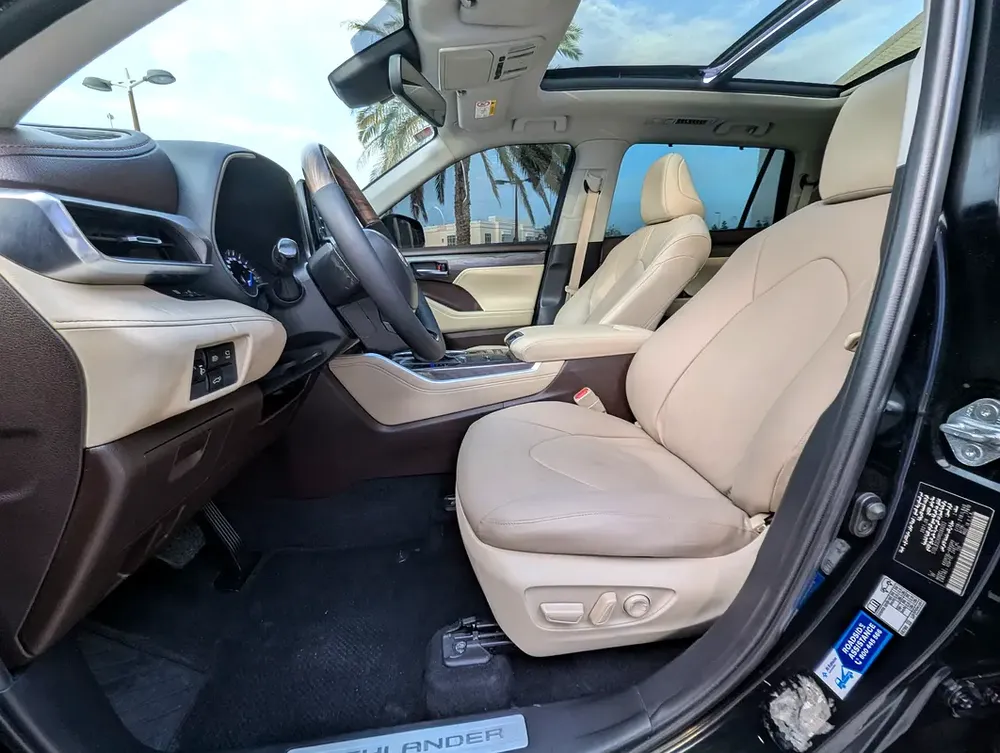 Toyota Highlander VXR Hybrid 2021 - GCC Specs - Pristine Condition - Image 7