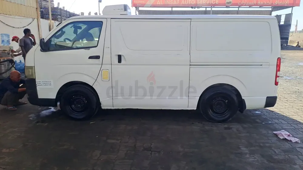 Toyota Hiace 2009 GCC Specs Standard Passenger Van - Image 5