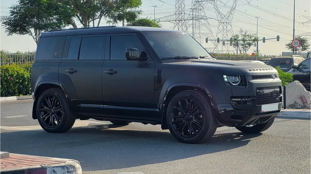 2026 DEFENDER OCTA BLACK | GCC SPEC - Image 4