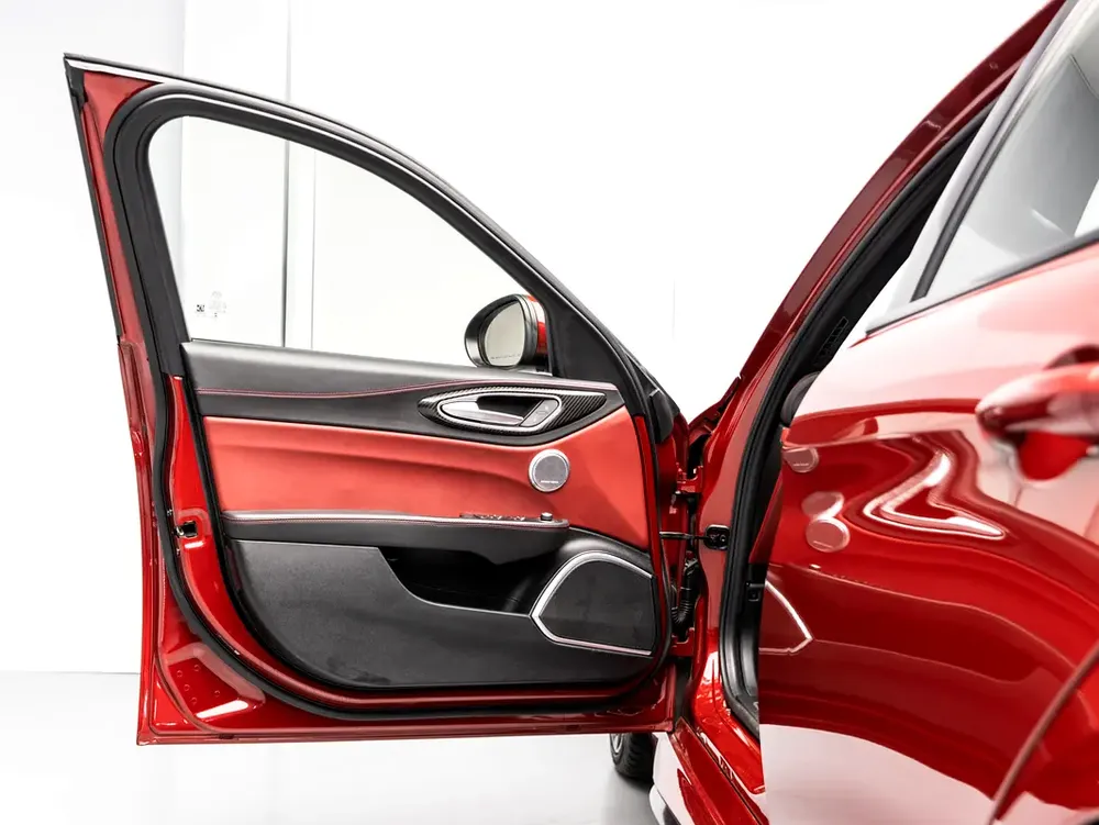 SUMMER STARTS NOW | EXCLUSIVE DEAL BY BLACKLINE, Alfa Warranty + Service Contract, Low KMs, GCC - Image 8