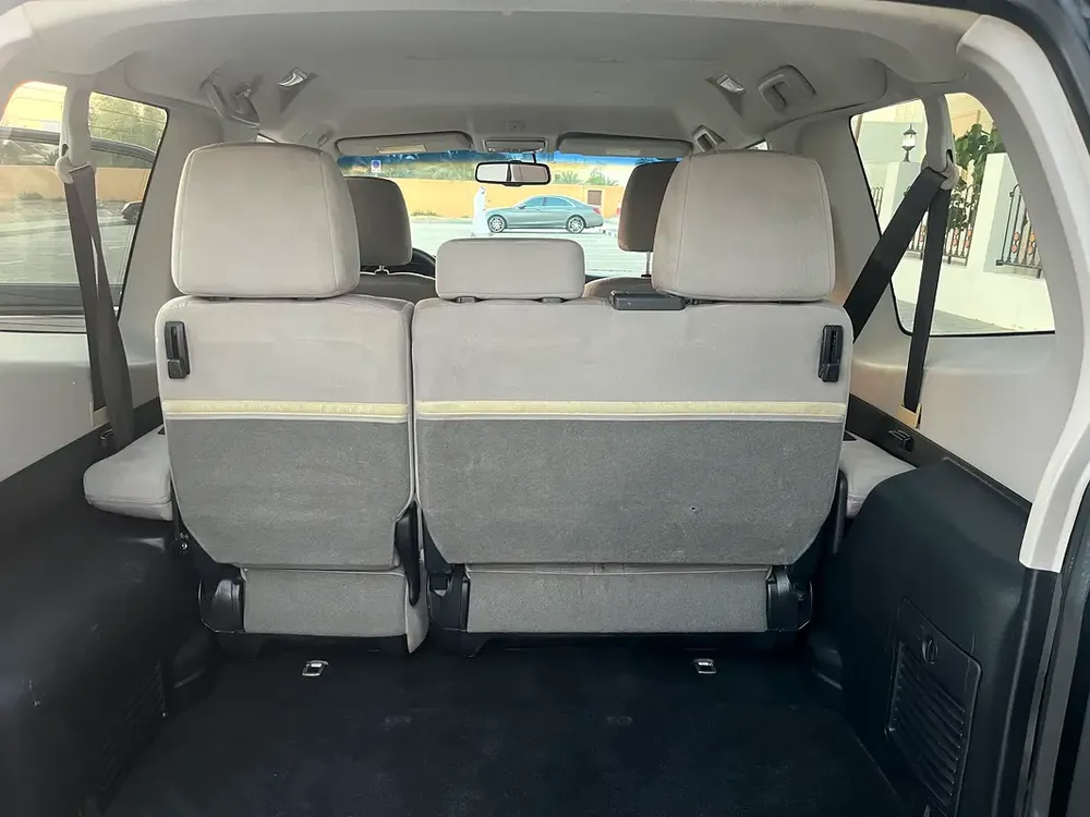 Mitsubishi Pajero 2010 GLS MID - Well Maintained GCC Spec SUV - Image 12