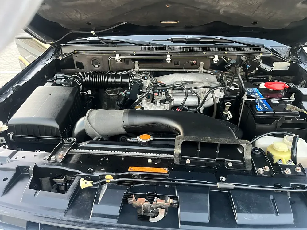 Mitsubishi Pajero 2010 GLS MID - Well Maintained GCC Spec SUV - Image 13