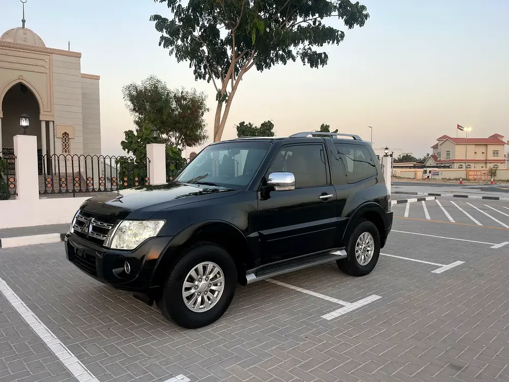 Mitsubishi Pajero 2010 GLS MID - Well Maintained GCC Spec SUV - Image 4