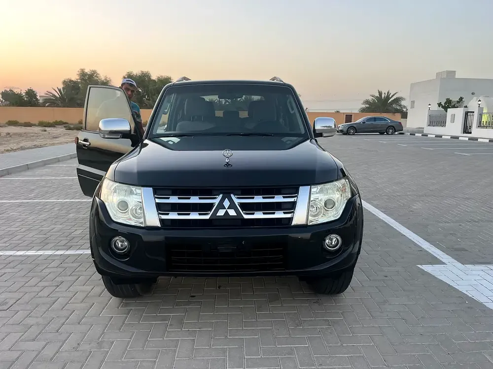 Mitsubishi Pajero 2010 GLS MID - Well Maintained GCC Spec SUV - Image 8
