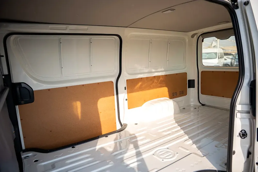 Toyota Hiace Panel Van 2025 GCC Specs Standard roof manual - Image 4