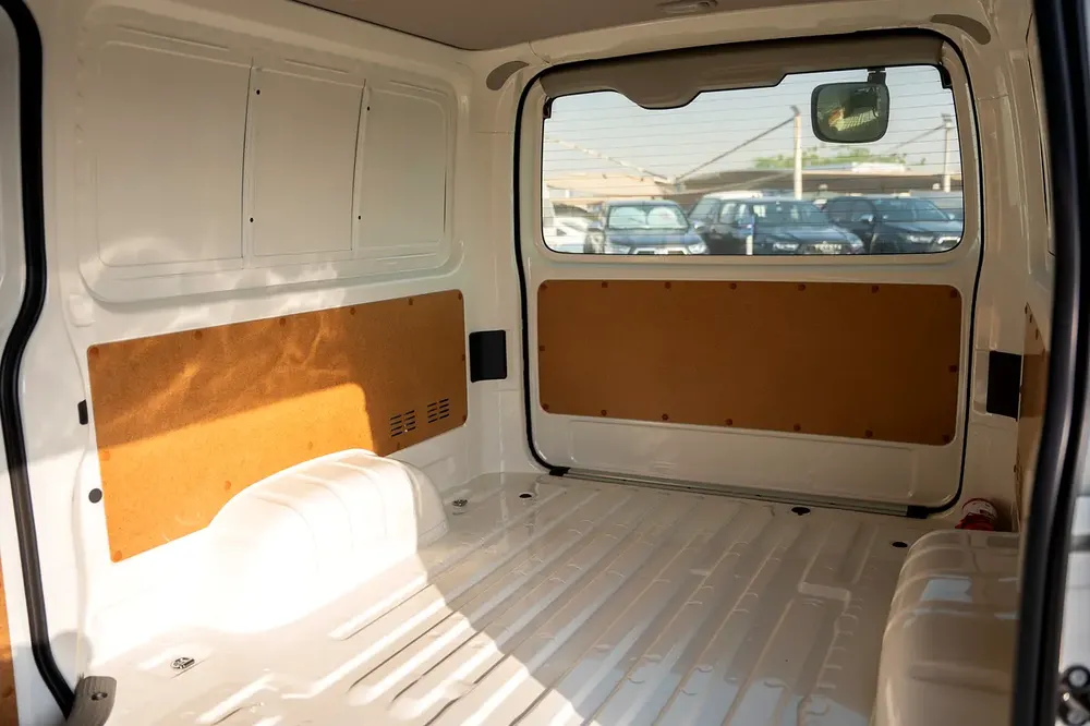 Toyota Hiace Panel Van 2025 GCC Specs Standard roof manual - Image 5